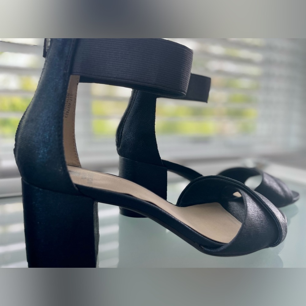 White Mountain Satin Sandals in 7 1/2